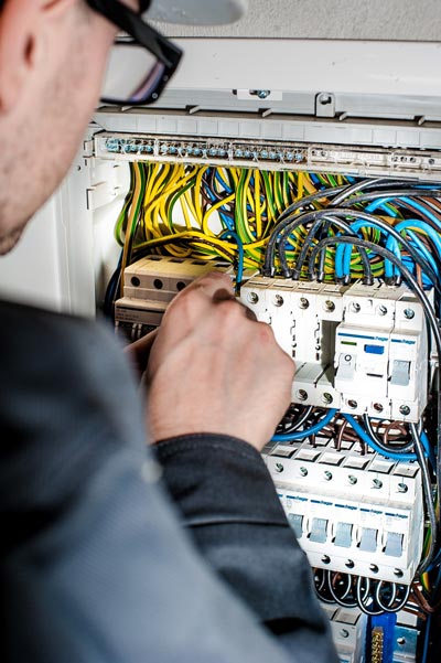 electrician-400p Fundamentals of Electrical Maintenance. Cleveland, Ohio